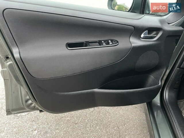 Зелений Пежо 207, об'ємом двигуна 1.6 л та пробігом 136 тис. км за 5550 $, фото 45 на Automoto.ua