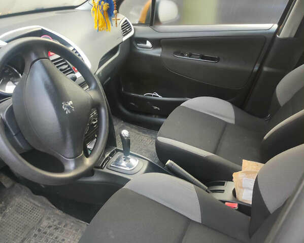 Пежо 207 2008 у Львові на Automoto.ua Помаранчевий Пежо 207, об'ємом двигуна 1.36 л та пробігом 178 тис. км за 5300 $, фото 4 на Automoto.ua