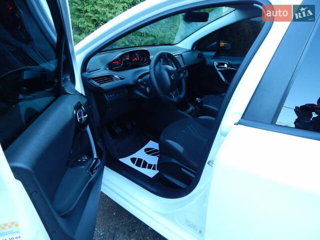 Пежо 208 2012 в Трускавце на Automoto.ua Белый Пежо 208, объемом двигателя 1.4 л и пробегом 160 тыс. км за 5890 $, фото 43 на Automoto.ua