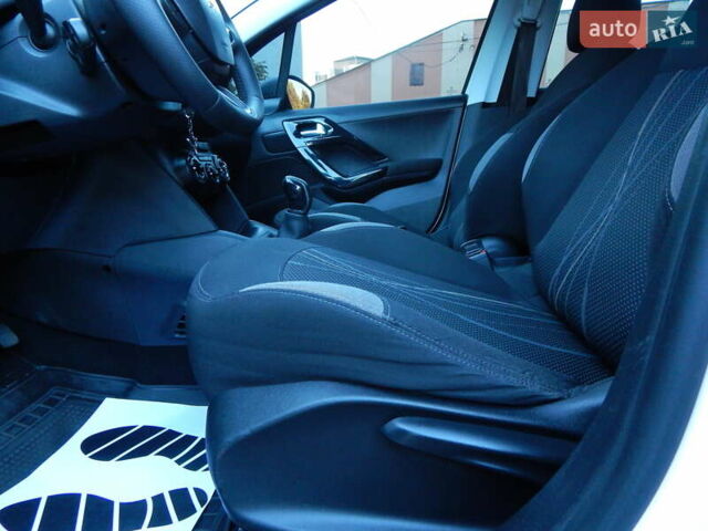 Пежо 208 2012 в Трускавце на Automoto.ua Белый Пежо 208, объемом двигателя 1.4 л и пробегом 160 тыс. км за 5890 $, фото 45 на Automoto.ua