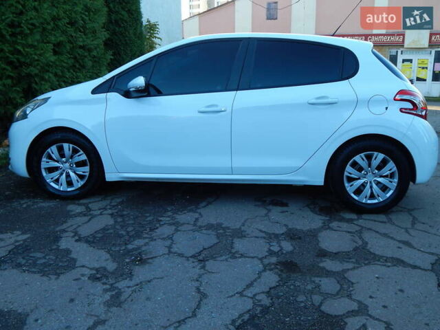 Пежо 208 2012 в Трускавце на Automoto.ua Белый Пежо 208, объемом двигателя 1.4 л и пробегом 160 тыс. км за 5890 $, фото 39 на Automoto.ua