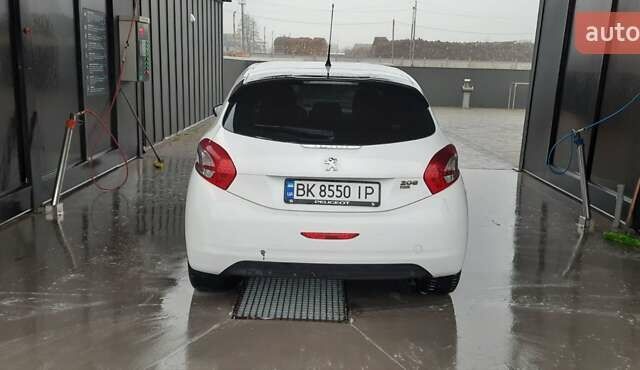 Білий Пежо 208, об'ємом двигуна 1.4 л та пробігом 259 тис. км за 7100 $, фото 1 на Automoto.ua