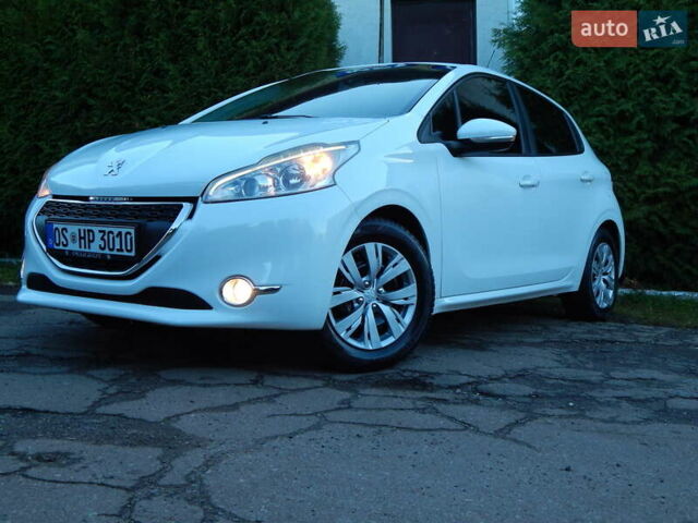 Пежо 208 2012 в Трускавце на Automoto.ua Белый Пежо 208, объемом двигателя 1.4 л и пробегом 160 тыс. км за 5890 $, фото 12 на Automoto.ua