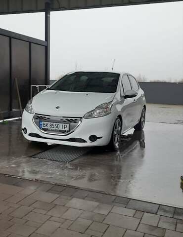 Білий Пежо 208, об'ємом двигуна 1.4 л та пробігом 259 тис. км за 7100 $, фото 27 на Automoto.ua