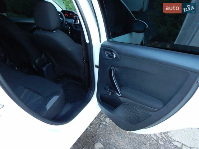 Пежо 208 2012 в Трускавце на Automoto.ua Белый Пежо 208, объемом двигателя 1.4 л и пробегом 160 тыс. км за 5890 $, фото 68 на Automoto.ua