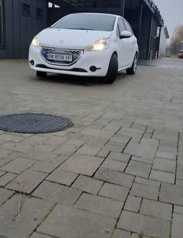 Білий Пежо 208, об'ємом двигуна 1.4 л та пробігом 259 тис. км за 7100 $, фото 28 на Automoto.ua