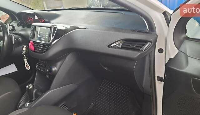 Білий Пежо 208, об'ємом двигуна 1.4 л та пробігом 259 тис. км за 7100 $, фото 63 на Automoto.ua