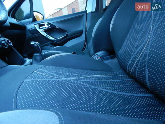 Пежо 208 2012 в Трускавце на Automoto.ua Белый Пежо 208, объемом двигателя 1.4 л и пробегом 160 тыс. км за 5890 $, фото 58 на Automoto.ua
