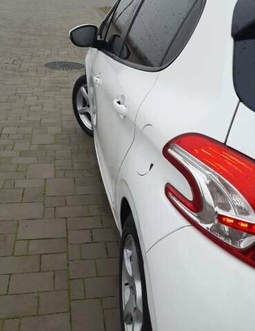 Білий Пежо 208, об'ємом двигуна 1.4 л та пробігом 259 тис. км за 7100 $, фото 41 на Automoto.ua