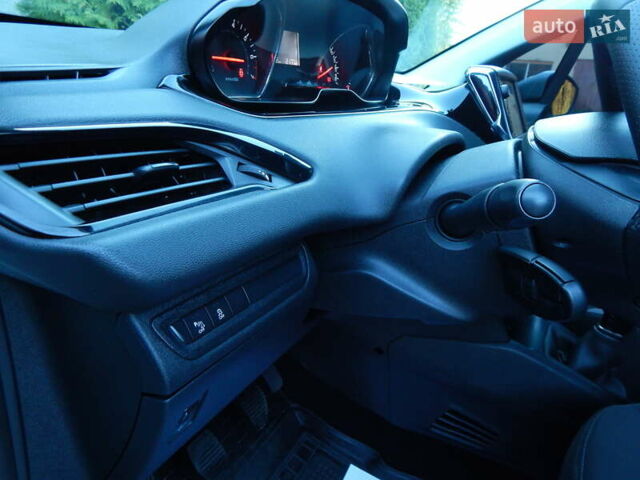 Пежо 208 2012 в Трускавце на Automoto.ua Белый Пежо 208, объемом двигателя 1.4 л и пробегом 160 тыс. км за 5890 $, фото 53 на Automoto.ua