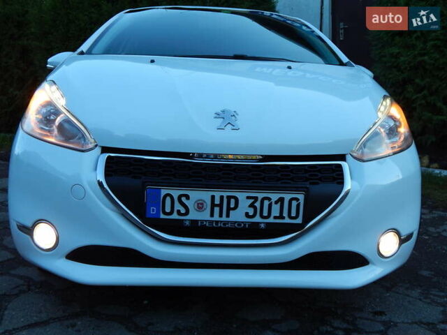 Пежо 208 2012 в Трускавце на Automoto.ua Белый Пежо 208, объемом двигателя 1.4 л и пробегом 160 тыс. км за 5890 $, фото 8 на Automoto.ua