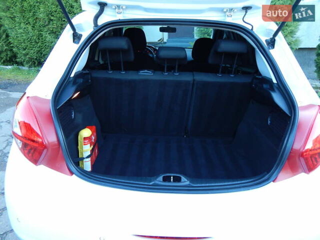 Пежо 208 2012 в Трускавце на Automoto.ua Белый Пежо 208, объемом двигателя 1.4 л и пробегом 160 тыс. км за 5890 $, фото 69 на Automoto.ua