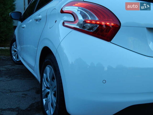 Пежо 208 2012 в Трускавце на Automoto.ua Белый Пежо 208, объемом двигателя 1.4 л и пробегом 160 тыс. км за 5890 $, фото 28 на Automoto.ua