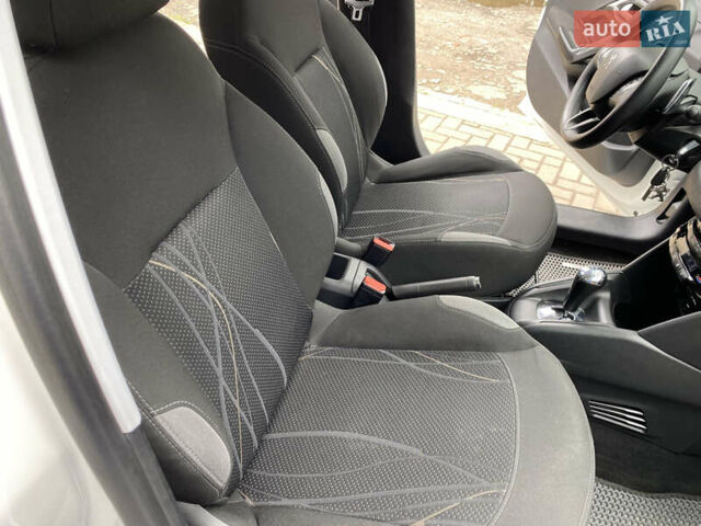 Білий Пежо 208, об'ємом двигуна 1.4 л та пробігом 255 тис. км за 7100 $, фото 21 на Automoto.ua