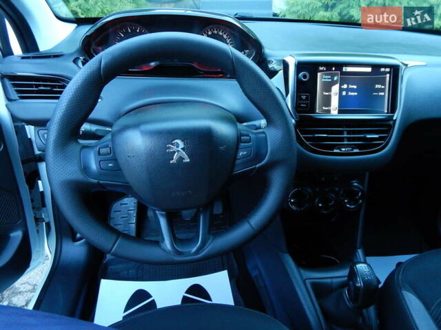 Пежо 208 2012 в Трускавце на Automoto.ua Белый Пежо 208, объемом двигателя 1.4 л и пробегом 160 тыс. км за 5890 $, фото 50 на Automoto.ua