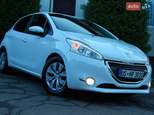 Пежо 208 2012 в Трускавце на Automoto.ua Белый Пежо 208, объемом двигателя 1.4 л и пробегом 160 тыс. км за 5890 $, фото 5 на Automoto.ua