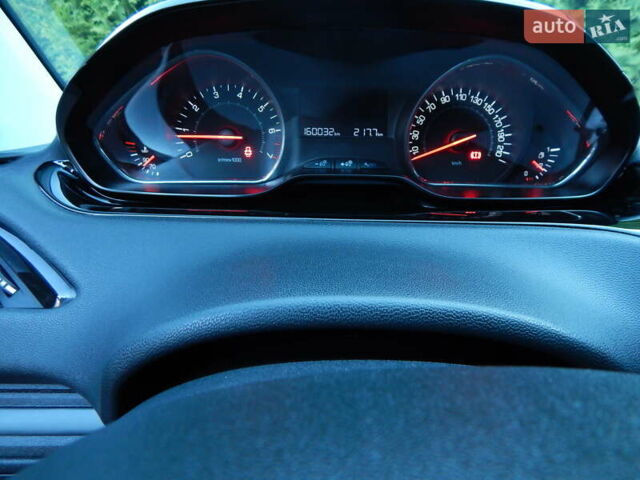 Пежо 208 2012 в Трускавце на Automoto.ua Белый Пежо 208, объемом двигателя 1.4 л и пробегом 160 тыс. км за 5890 $, фото 49 на Automoto.ua