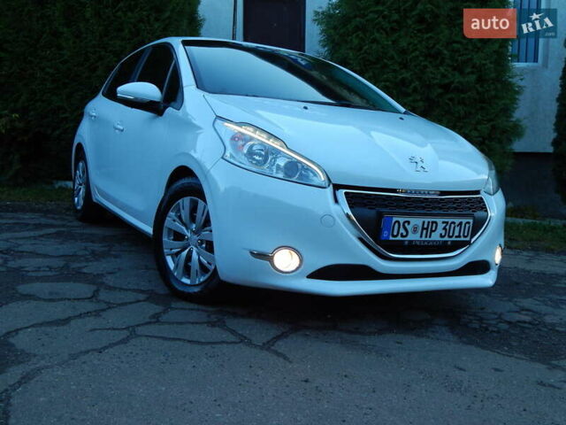 Пежо 208 2012 в Трускавце на Automoto.ua Белый Пежо 208, объемом двигателя 1.4 л и пробегом 160 тыс. км за 5890 $, фото 3 на Automoto.ua