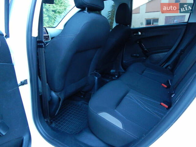 Пежо 208 2012 в Трускавце на Automoto.ua Белый Пежо 208, объемом двигателя 1.4 л и пробегом 160 тыс. км за 5890 $, фото 60 на Automoto.ua