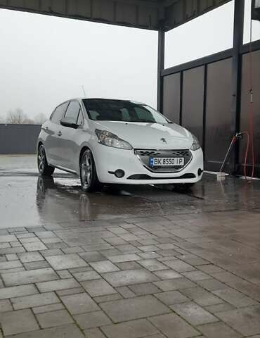 Білий Пежо 208, об'ємом двигуна 1.4 л та пробігом 259 тис. км за 7100 $, фото 30 на Automoto.ua