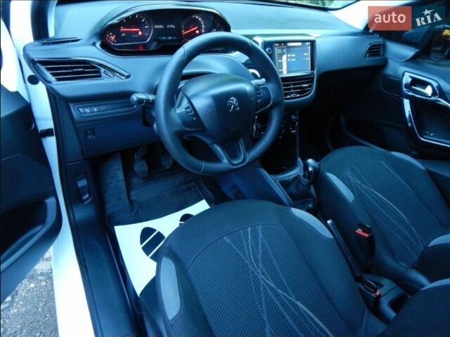 Пежо 208 2012 в Дрогобыче на Automoto.ua Белый Пежо 208, объемом двигателя 0 л и пробегом 160 тыс. км за 5890 $, фото 8 на Automoto.ua