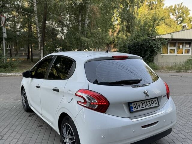 Белый Пежо 208, объемом двигателя 1.4 л и пробегом 300 тыс. км за 7000 $, фото 5 на Automoto.ua