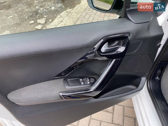 Білий Пежо 208, об'ємом двигуна 1.4 л та пробігом 255 тис. км за 7100 $, фото 8 на Automoto.ua