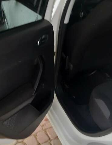 Білий Пежо 208, об'ємом двигуна 1.4 л та пробігом 259 тис. км за 7100 $, фото 5 на Automoto.ua