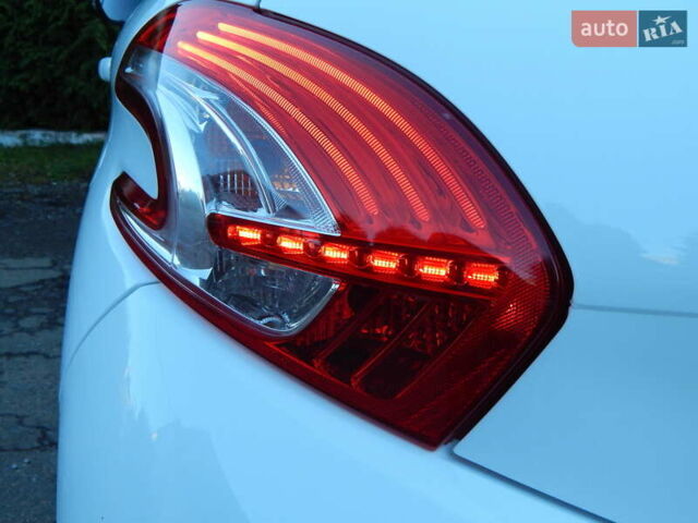 Пежо 208 2012 в Трускавце на Automoto.ua Белый Пежо 208, объемом двигателя 1.4 л и пробегом 160 тыс. км за 5890 $, фото 32 на Automoto.ua