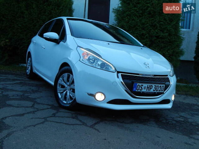 Пежо 208 2012 в Трускавце на Automoto.ua Белый Пежо 208, объемом двигателя 1.4 л и пробегом 160 тыс. км за 5890 $, фото 1 на Automoto.ua