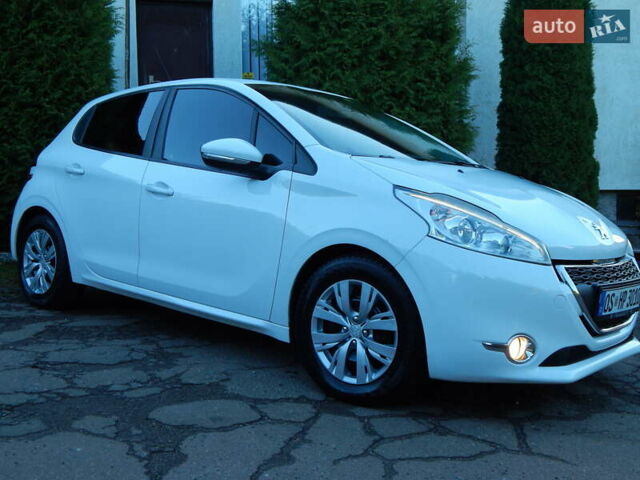 Пежо 208 2012 в Трускавце на Automoto.ua Белый Пежо 208, объемом двигателя 1.4 л и пробегом 160 тыс. км за 5890 $, фото 9 на Automoto.ua