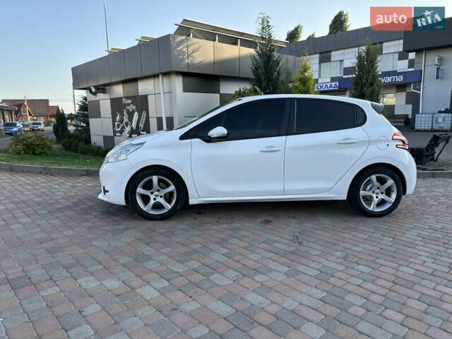 Белый Пежо 208, объемом двигателя 1.4 л и пробегом 257 тыс. км за 6800 $, фото 7 на Automoto.ua