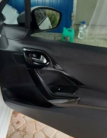 Білий Пежо 208, об'ємом двигуна 1.4 л та пробігом 259 тис. км за 7100 $, фото 65 на Automoto.ua