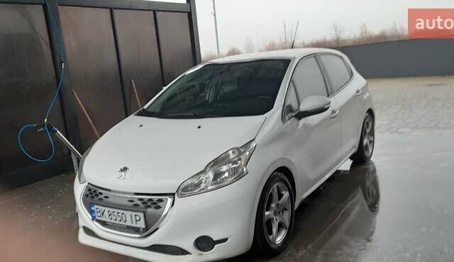 Білий Пежо 208, об'ємом двигуна 1.4 л та пробігом 259 тис. км за 7100 $, фото 24 на Automoto.ua