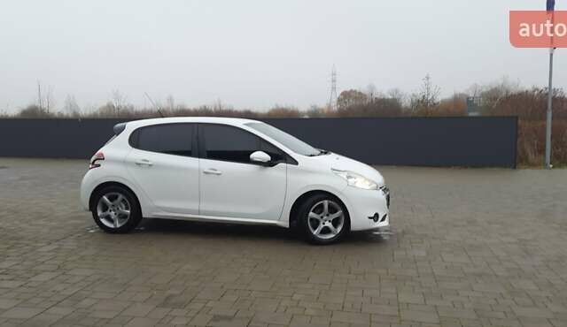 Білий Пежо 208, об'ємом двигуна 1.4 л та пробігом 259 тис. км за 7100 $, фото 34 на Automoto.ua