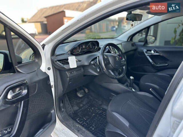 Белый Пежо 208, объемом двигателя 1.4 л и пробегом 257 тыс. км за 6800 $, фото 5 на Automoto.ua