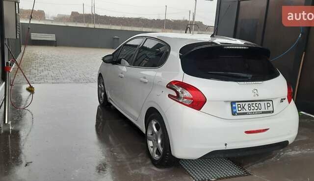 Білий Пежо 208, об'ємом двигуна 1.4 л та пробігом 259 тис. км за 7100 $, фото 25 на Automoto.ua