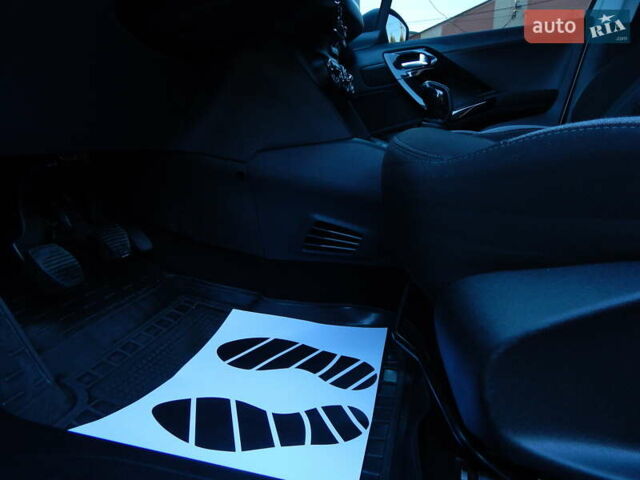 Пежо 208 2012 в Трускавце на Automoto.ua Белый Пежо 208, объемом двигателя 1.4 л и пробегом 160 тыс. км за 5890 $, фото 57 на Automoto.ua