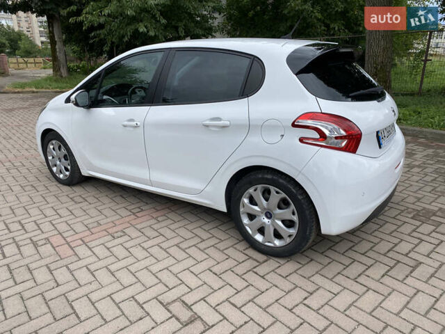 Білий Пежо 208, об'ємом двигуна 1.4 л та пробігом 255 тис. км за 7100 $, фото 6 на Automoto.ua