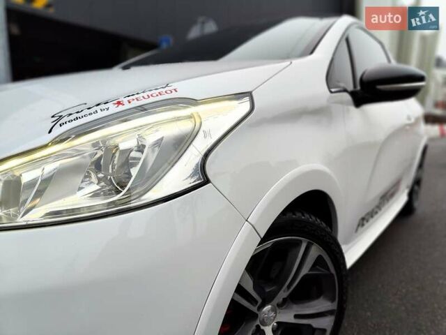 Белый Пежо 208, объемом двигателя 1.6 л и пробегом 137 тыс. км за 6990 $, фото 2 на Automoto.ua