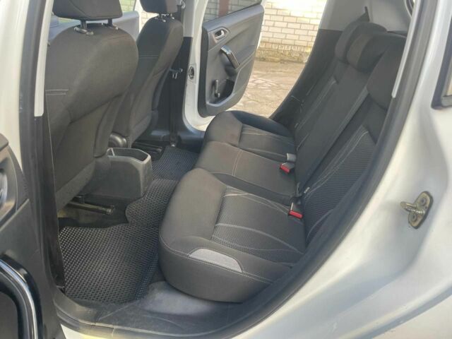 Пежо 208 2013 в Житомире на Automoto.ua Белый Пежо 208, объемом двигателя 1.6 л и пробегом 255 тыс. км за 5700 $, фото 6 на Automoto.ua