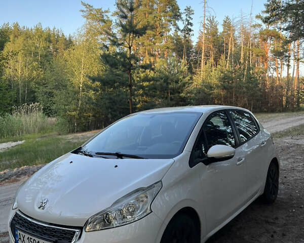 Білий Пежо 208, об'ємом двигуна 1.2 л та пробігом 119 тис. км за 6500 $, фото 3 на Automoto.ua