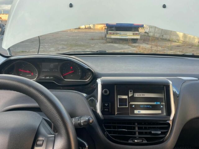 Пежо 208 2013 в Житомире на Automoto.ua Белый Пежо 208, объемом двигателя 1.6 л и пробегом 255 тыс. км за 5700 $, фото 7 на Automoto.ua