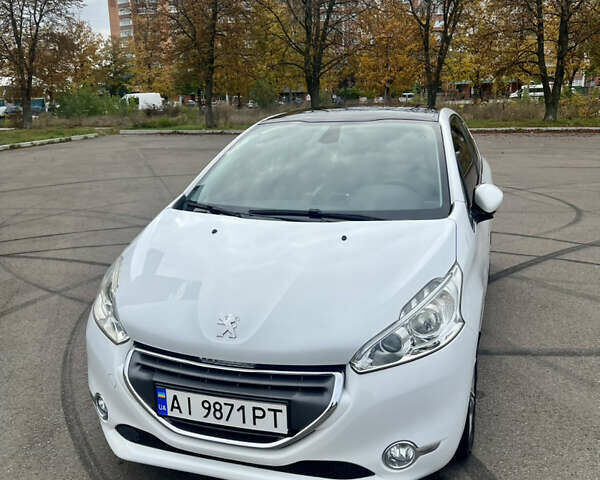 Білий Пежо 208, об'ємом двигуна 1.6 л та пробігом 77 тис. км за 8800 $, фото 10 на Automoto.ua