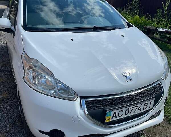 Білий Пежо 208, об'ємом двигуна 1.2 л та пробігом 160 тис. км за 6000 $, фото 1 на Automoto.ua