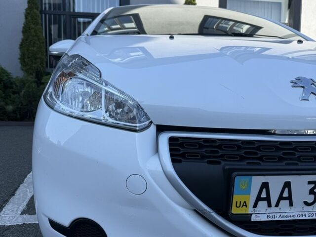 Белый Пежо 208, объемом двигателя 1 л и пробегом 56 тыс. км за 6400 $, фото 3 на Automoto.ua