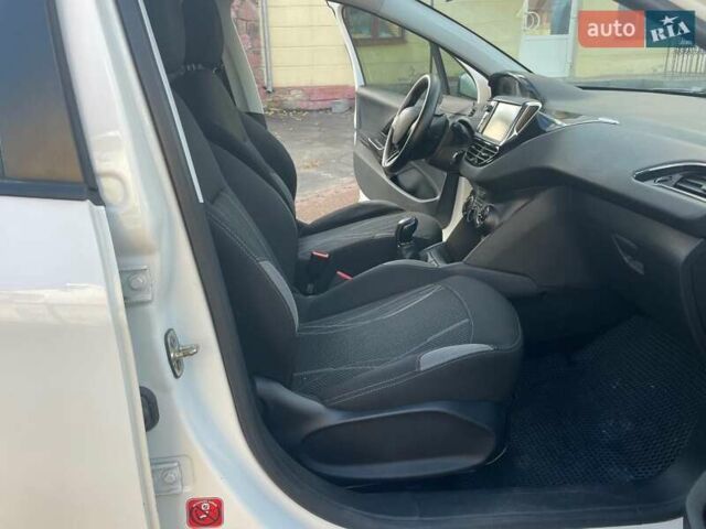 Пежо 208 2013 в Житомире на Automoto.ua Белый Пежо 208, объемом двигателя 1.57 л и пробегом 255 тыс. км за 5700 $, фото 4 на Automoto.ua