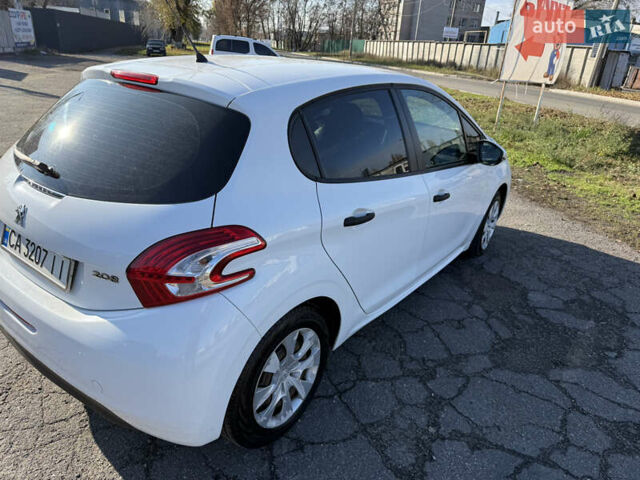 Белый Пежо 208, объемом двигателя 1 л и пробегом 109 тыс. км за 5400 $, фото 6 на Automoto.ua