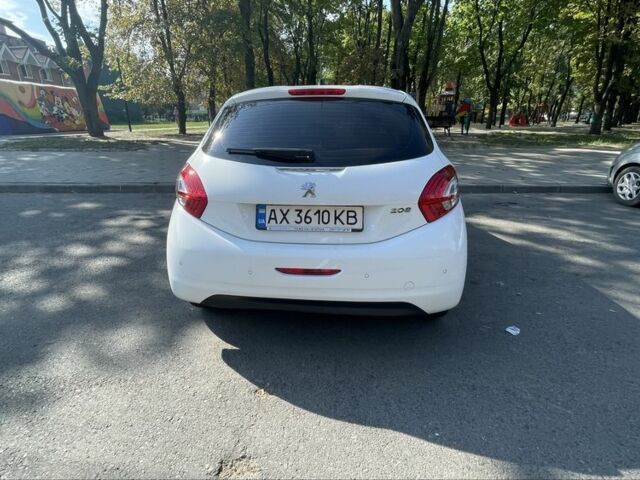 Белый Пежо 208, объемом двигателя 1.2 л и пробегом 160 тыс. км за 6200 $, фото 3 на Automoto.ua