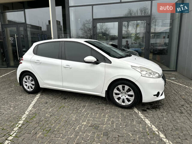 Белый Пежо 208, объемом двигателя 1 л и пробегом 102 тыс. км за 5500 $, фото 2 на Automoto.ua
